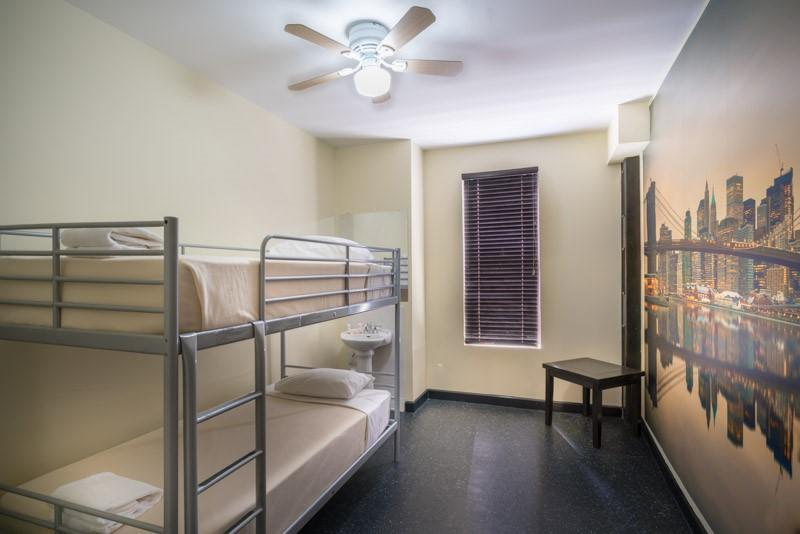 Broadway & Hostal *
